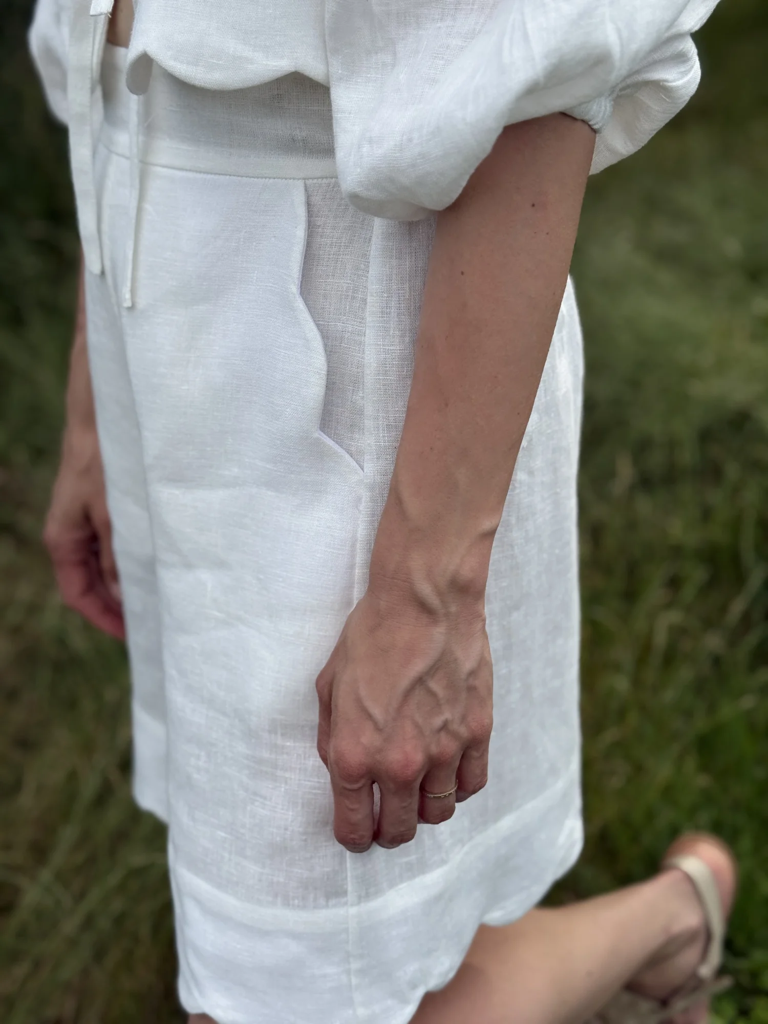 Lniane, szorty wykończone falą