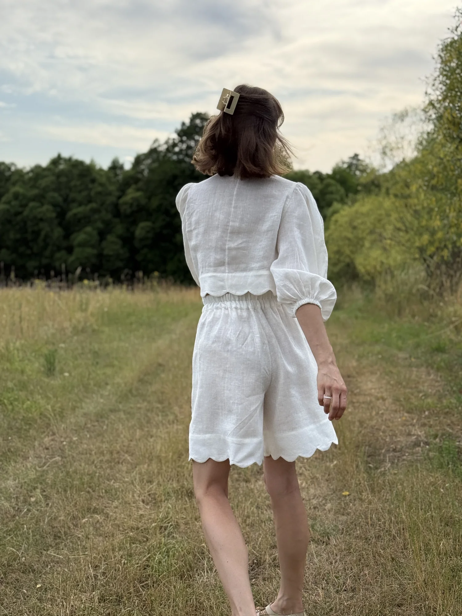 Lniane, szorty wykończone falą