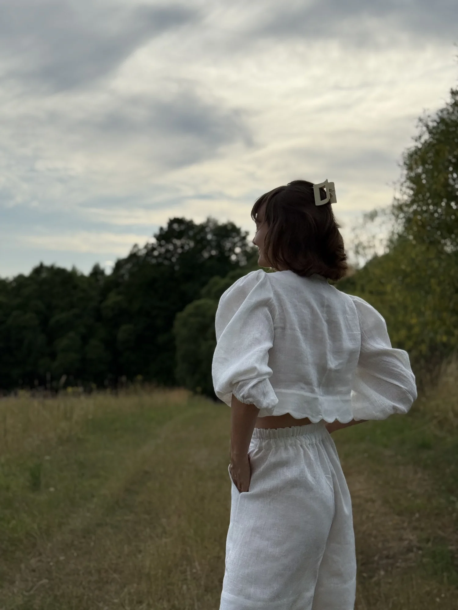 Lniane, szorty wykończone falą