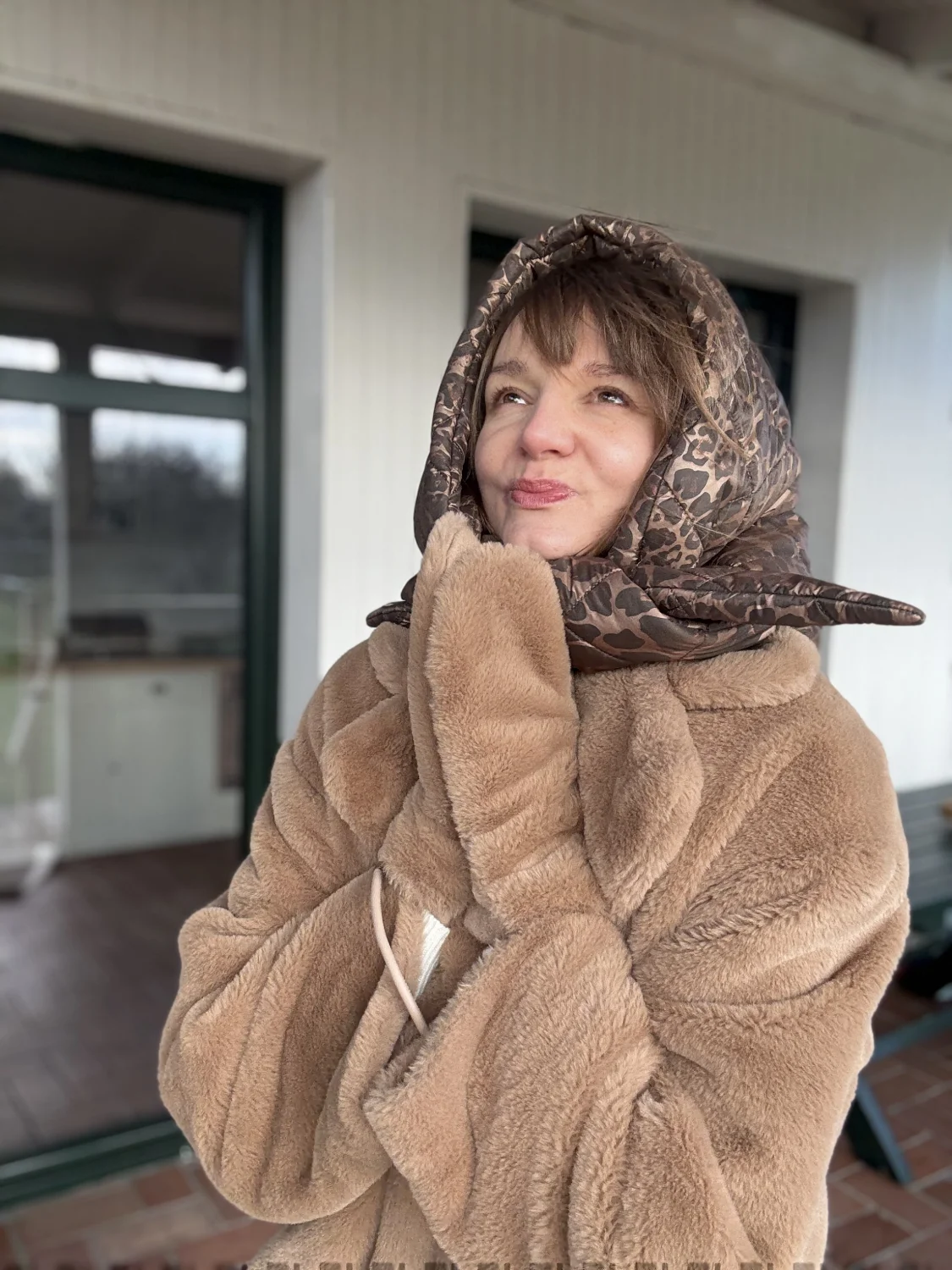 Pikowany kaptur w panterkę 