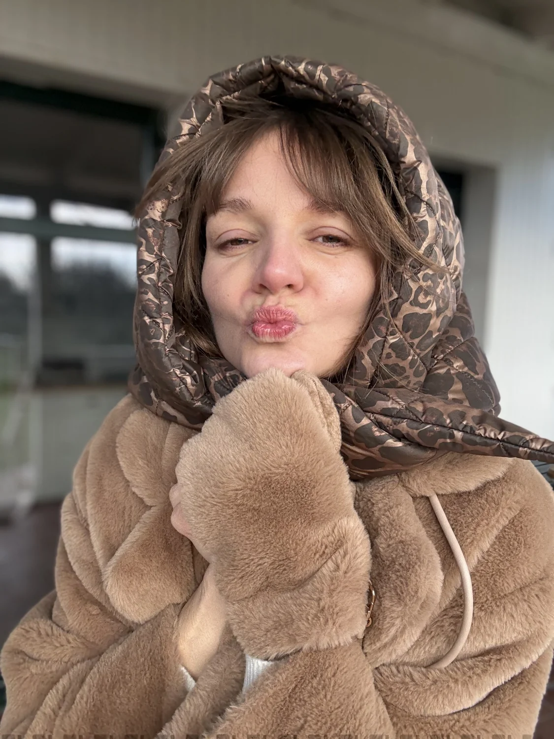 Pikowany kaptur w panterkę 