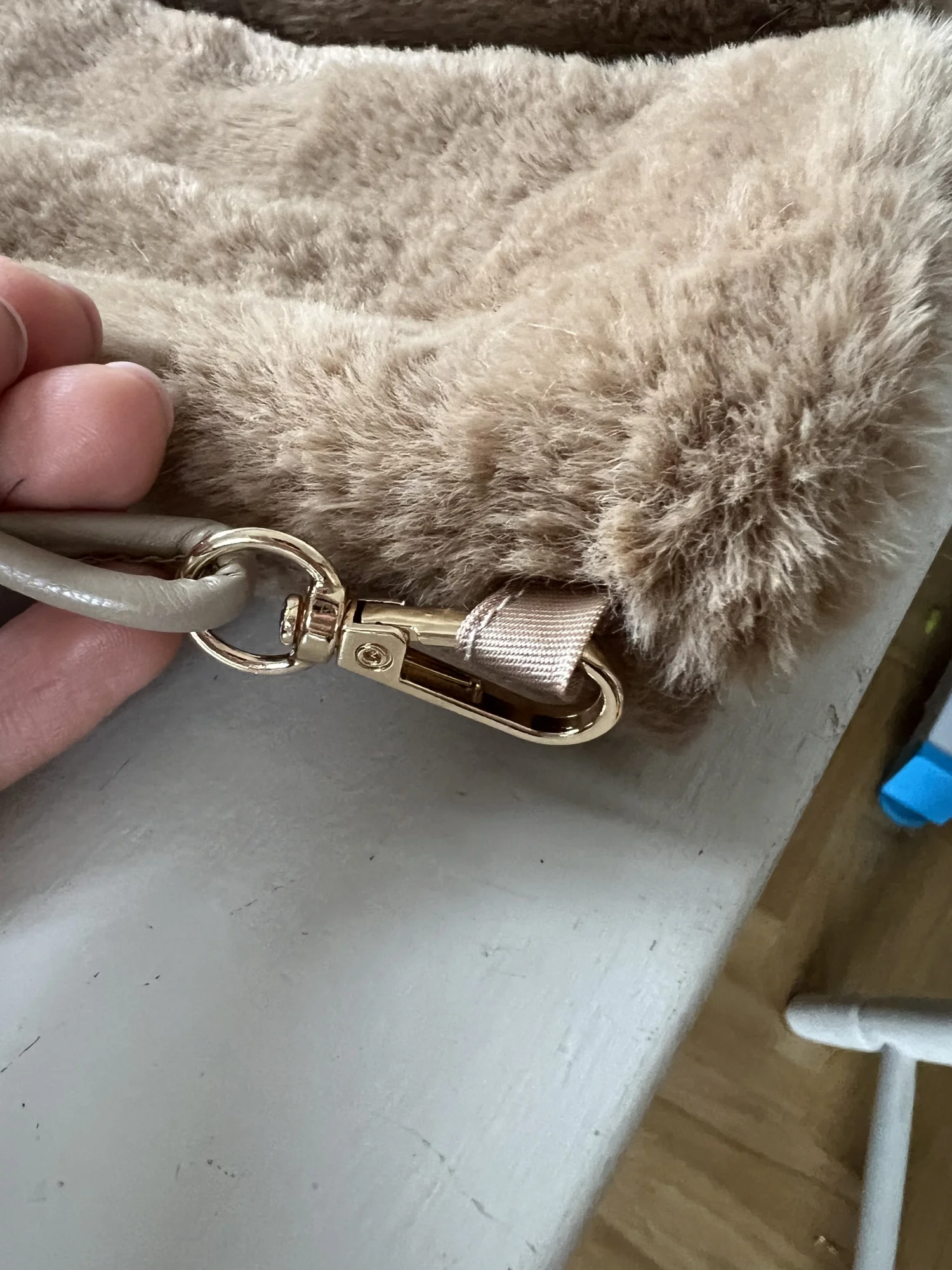 Mięciutkie rękawiczki z wełny jagnięcej i sztucznego futerka 