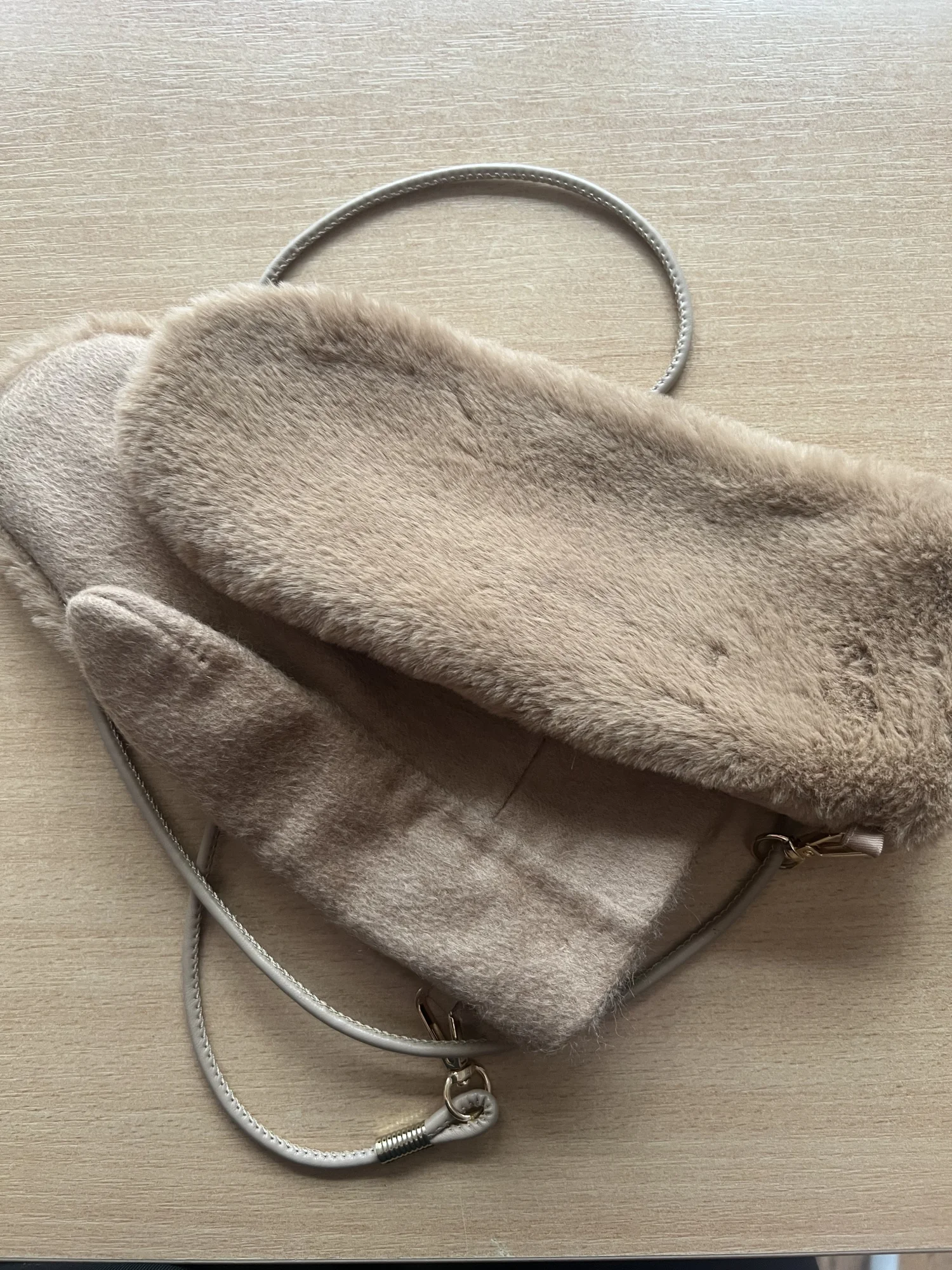 Mięciutkie rękawiczki z wełny jagnięcej i sztucznego futerka 