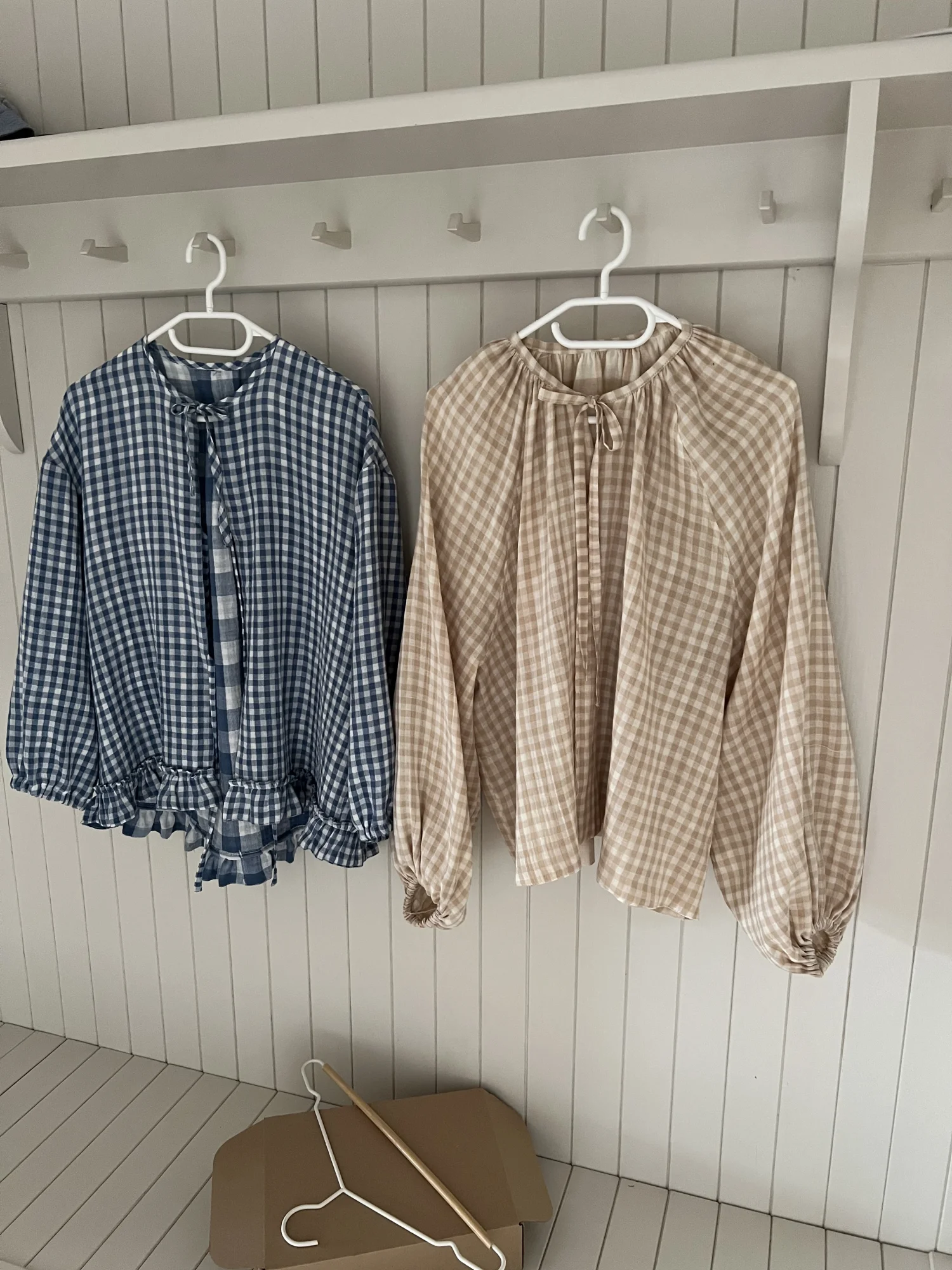 Muślinowa koszula z kołnierzykiem i wiązaniem Lea 