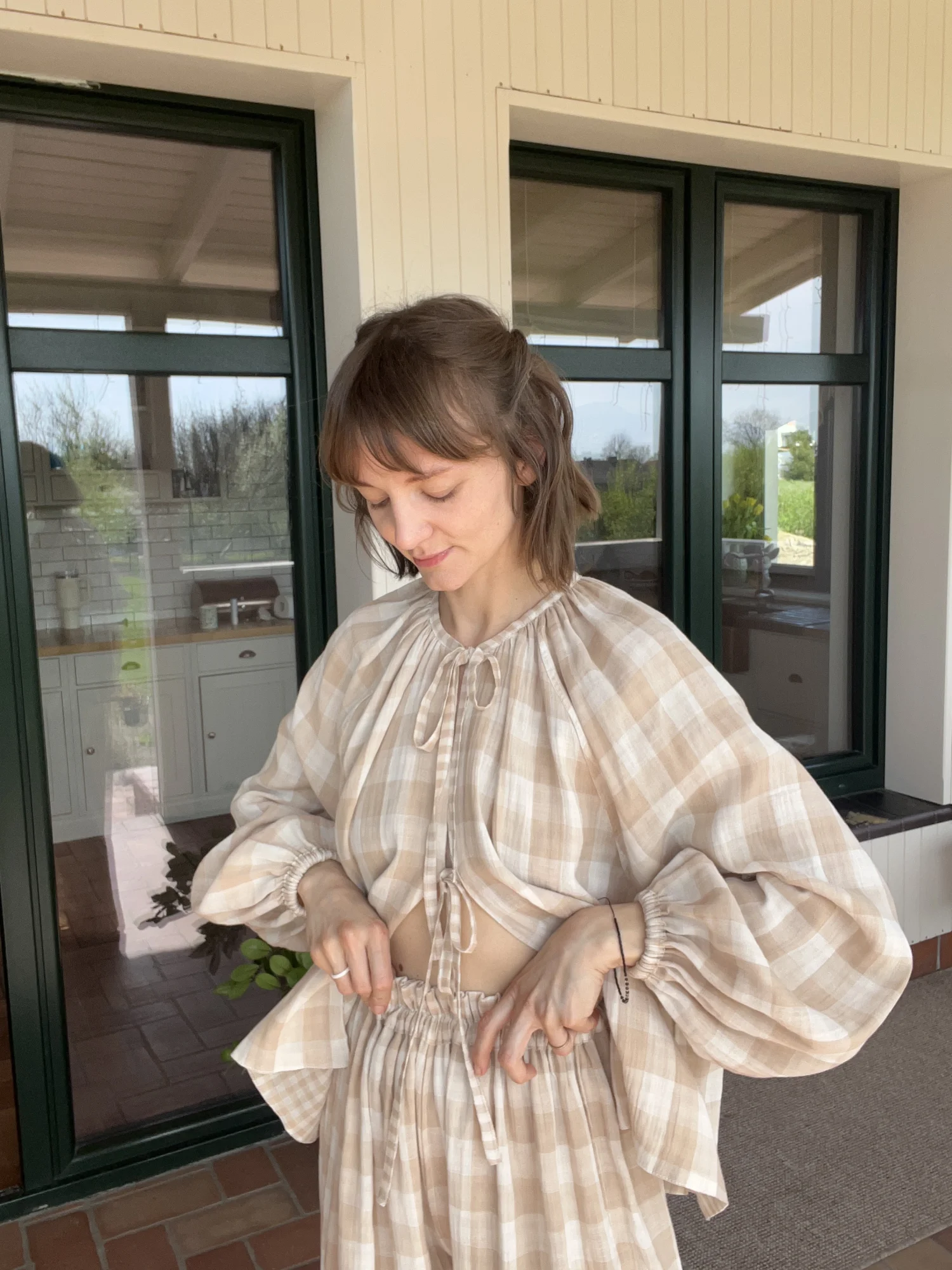 Dwustronna Muślinowa koszula wiązana przy szyi Bella