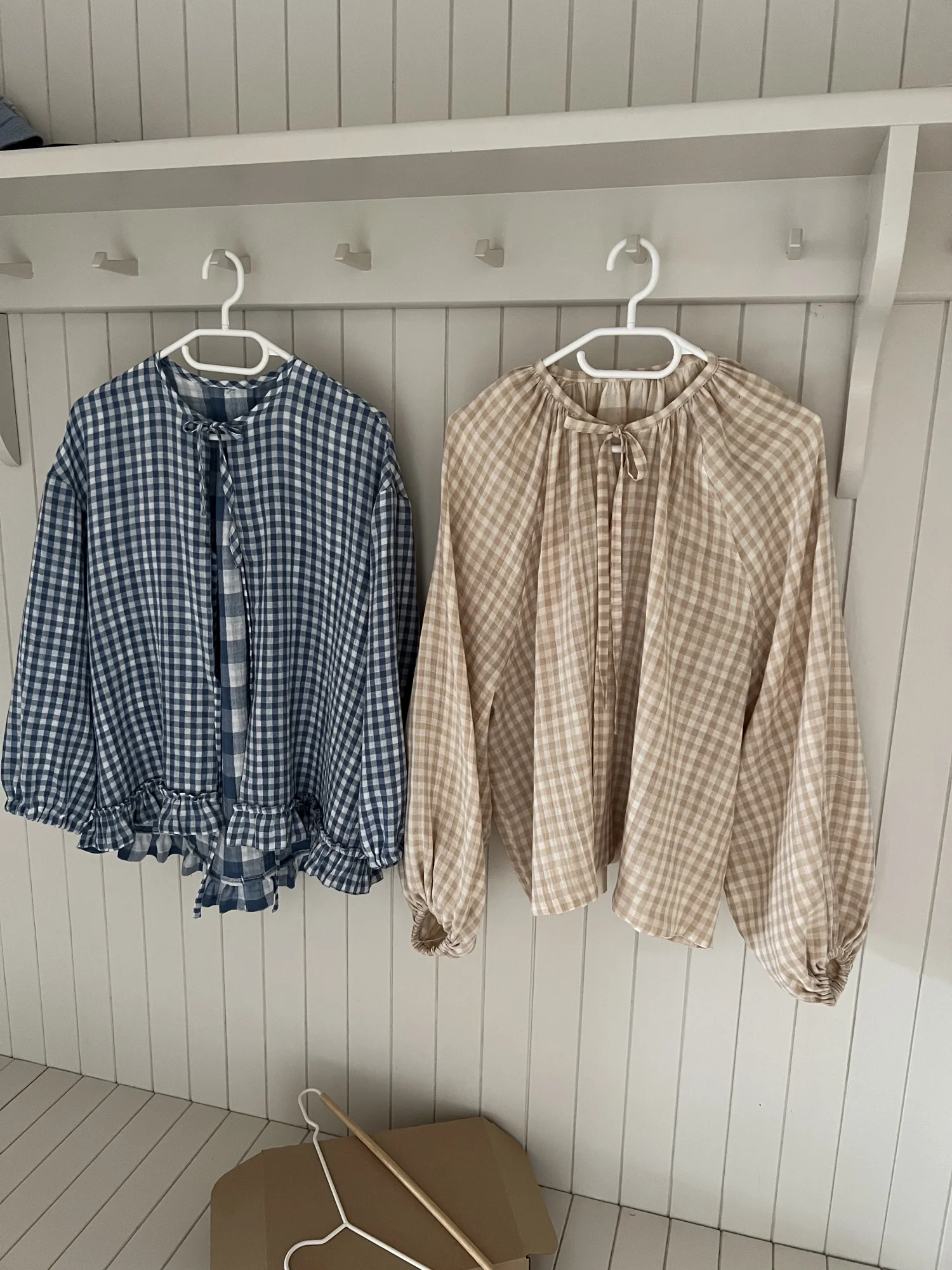 Dwustronna Muślinowa koszula wiązana przy szyi Bella