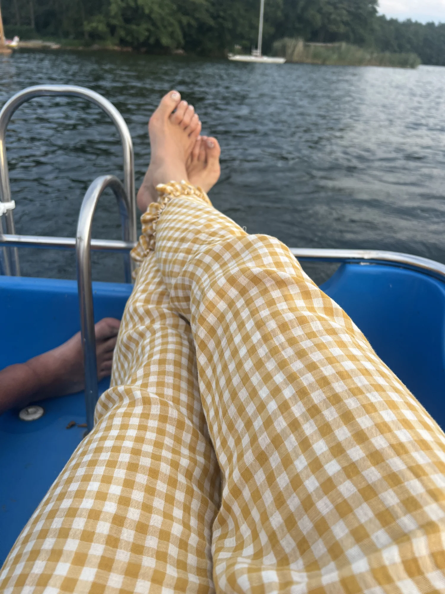 Muślinowe spodnie z falbanką-dwustronne