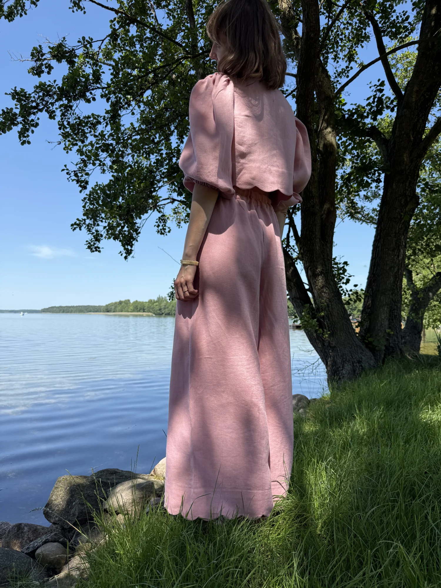 Lniane spodnie z uroczym wykończeniem 