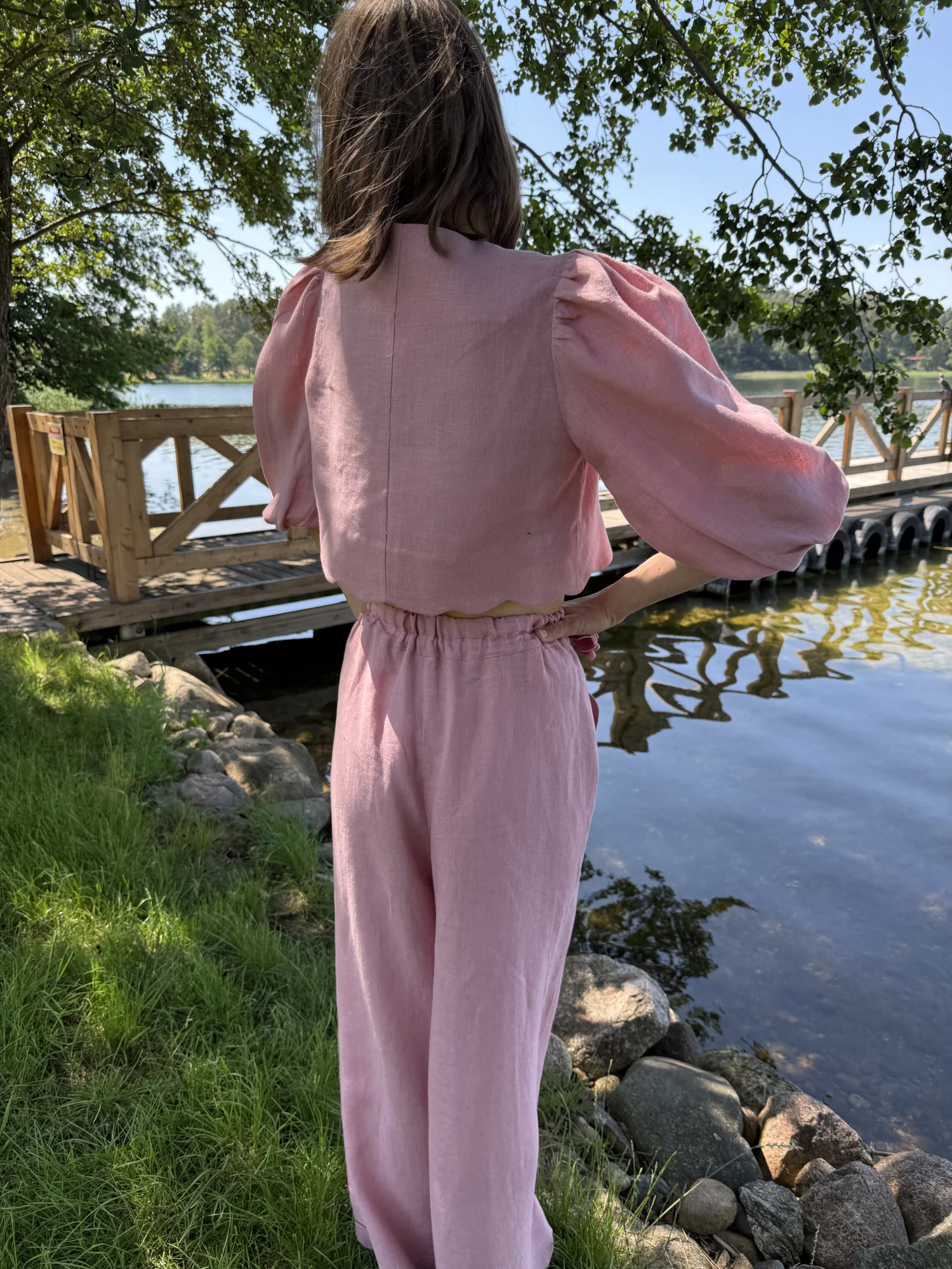 Lniane spodnie z uroczym wykończeniem 