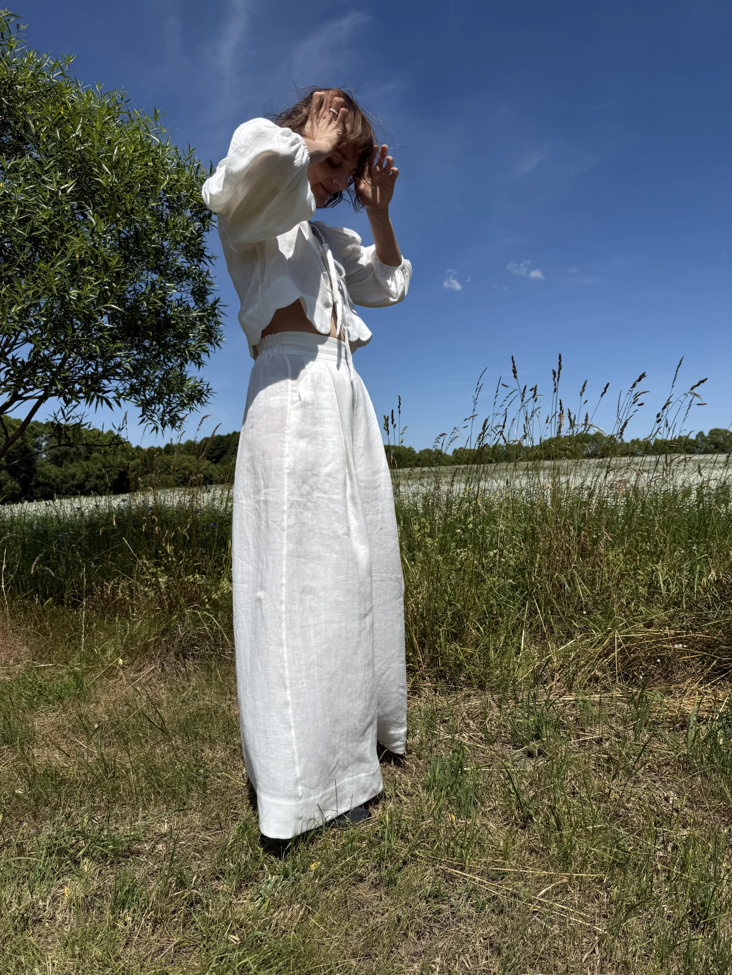 Lniane spodnie z uroczym wykończeniem 