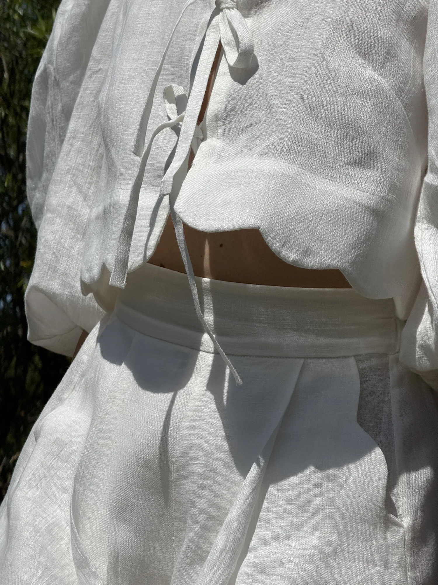 Lniane spodnie z uroczym wykończeniem 